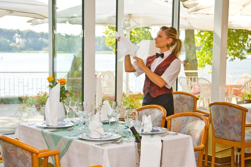 Hotel "Seelust" Garni Röbel エクステリア 写真