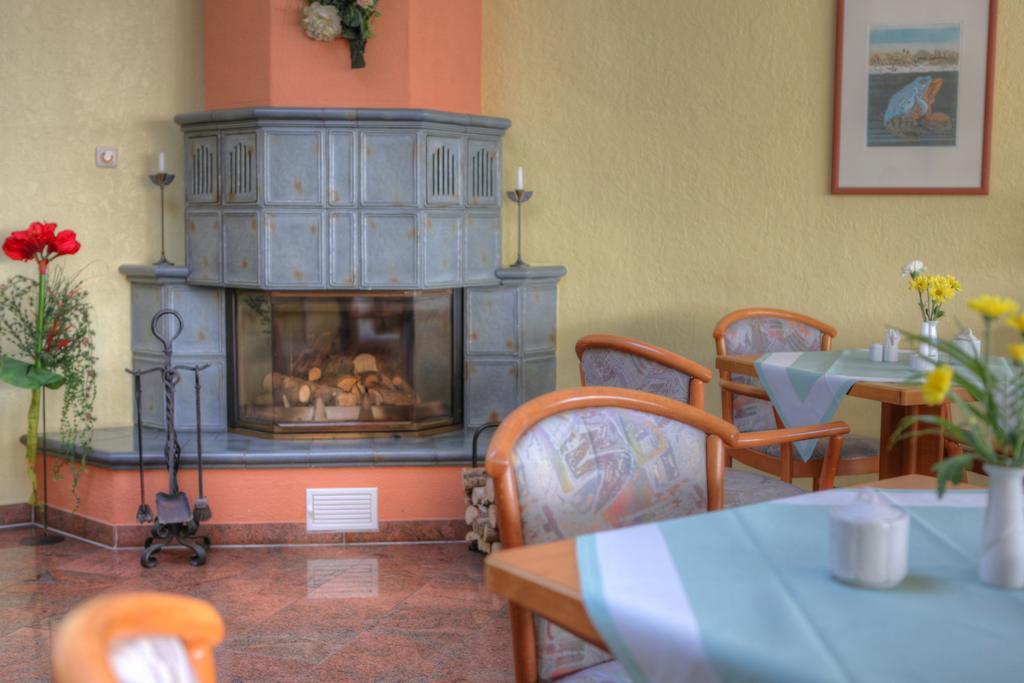Hotel "Seelust" Garni Röbel エクステリア 写真