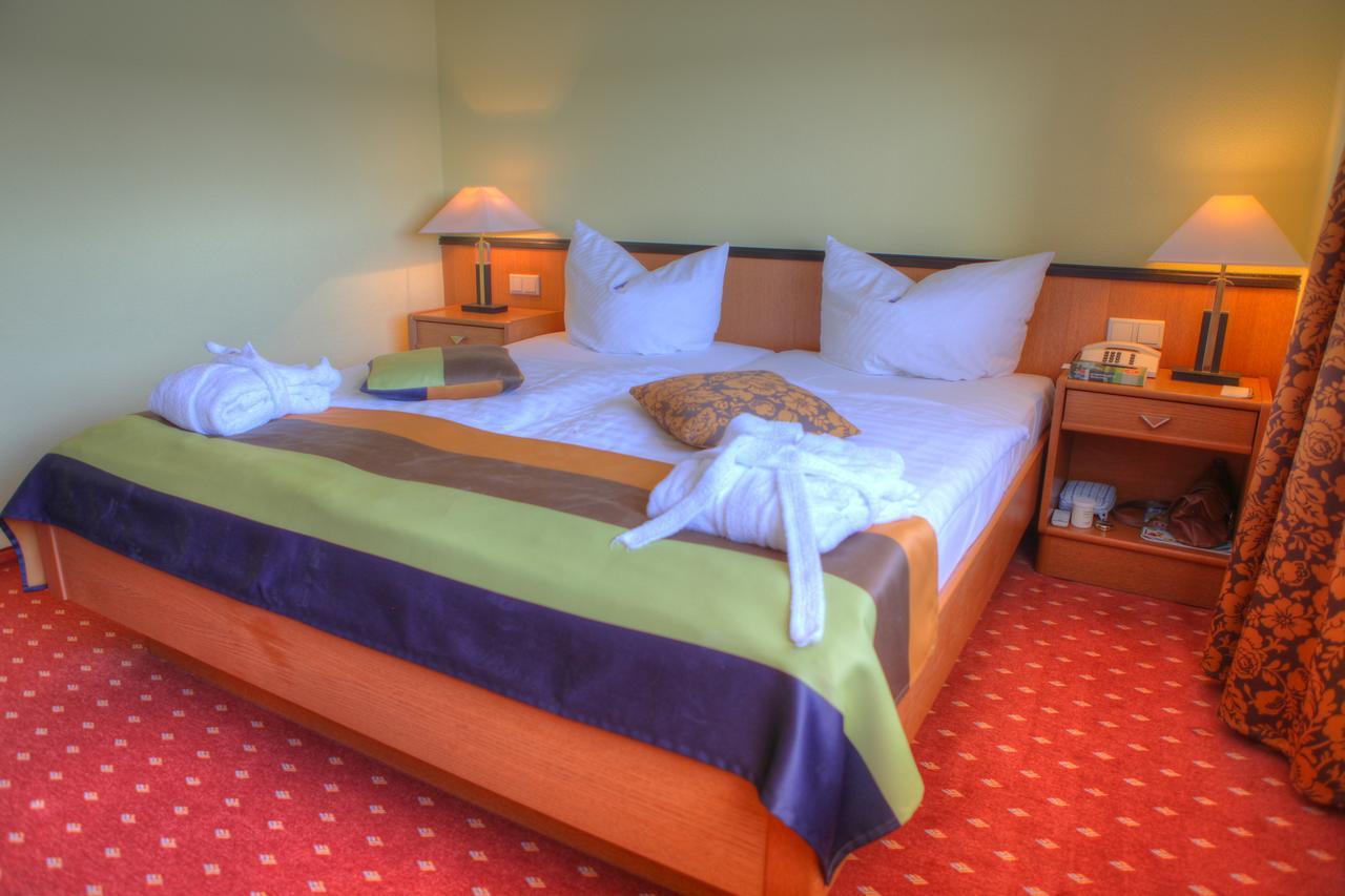 Hotel "Seelust" Garni Röbel エクステリア 写真